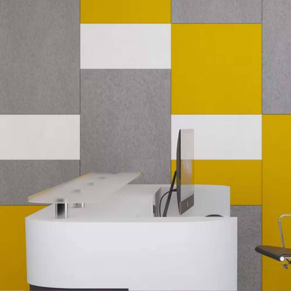 izolare fonică perete interior cu panouri acustice colorate în spațiu de birou