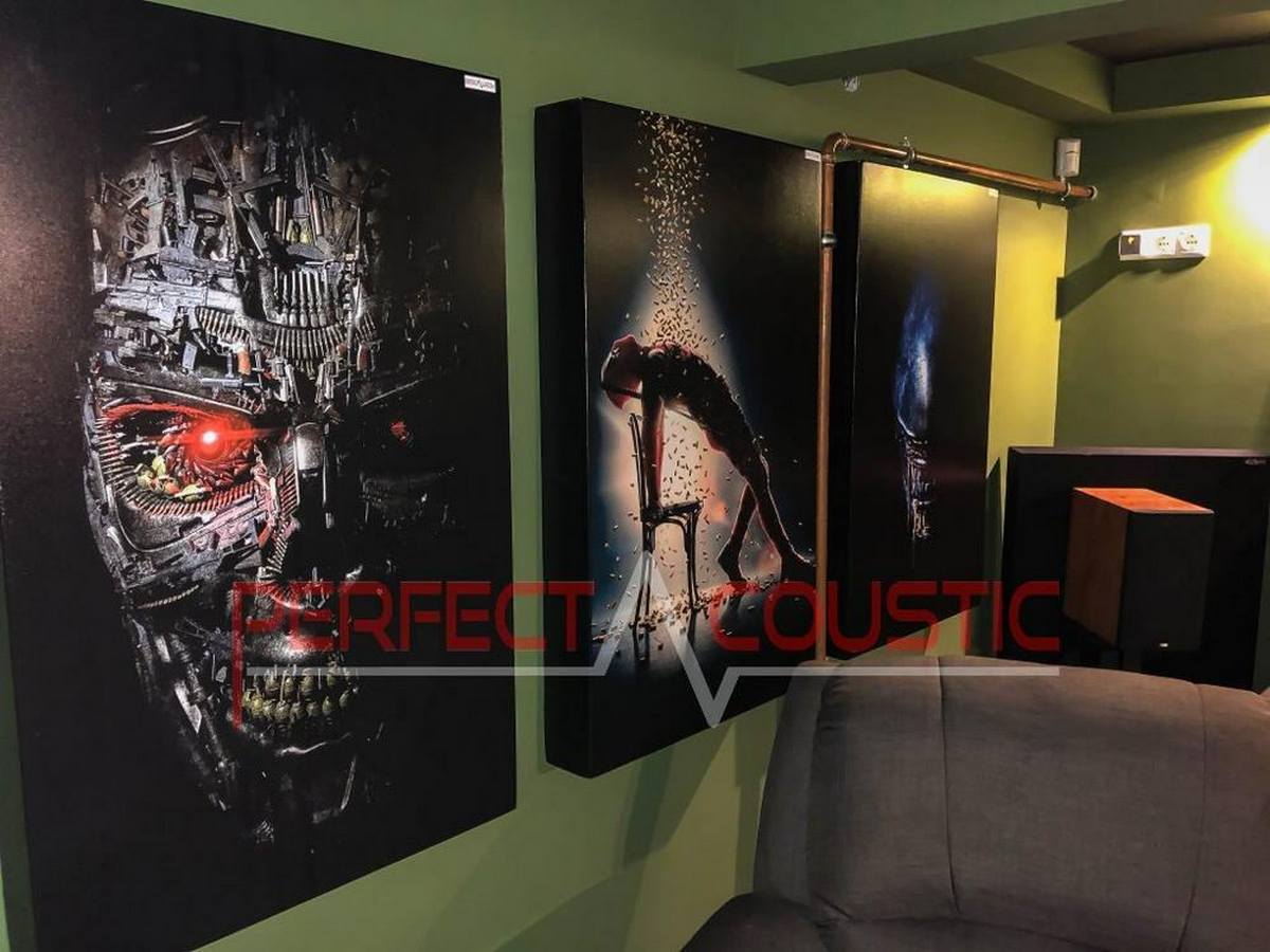 Panouri acustice personalizate cu imagini de film într-un home cinema